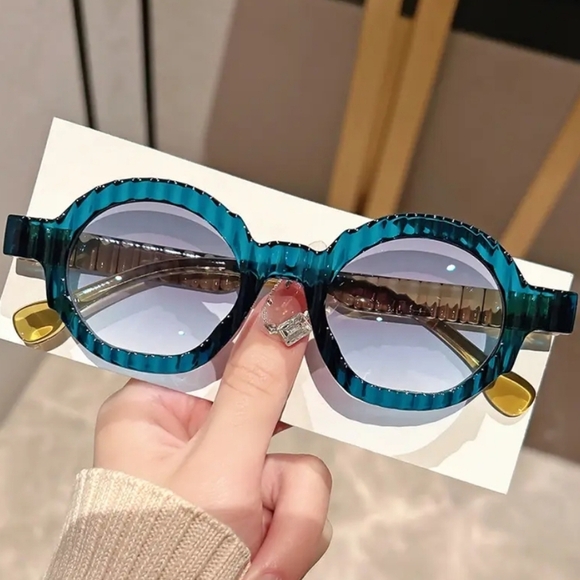 Stylish Blue Round Sunglasses main image 4